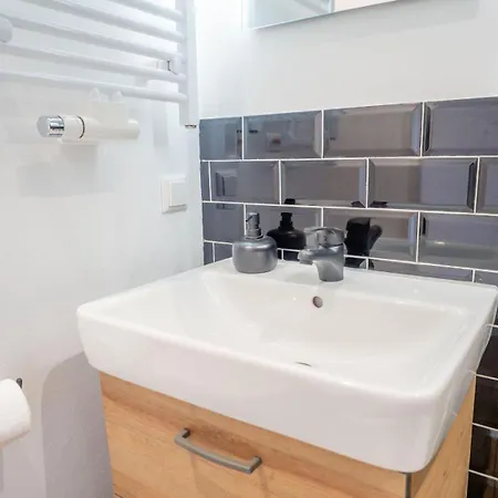 Ferienwohnung-in-malente-fuer-1-person-2-og-mit-balkon-wlan-mede0201 * Malente