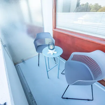 Ferienwohnung-in-malente-fuer-1-person-2-og-mit-balkon-wlan-mede0201 Lägenhet